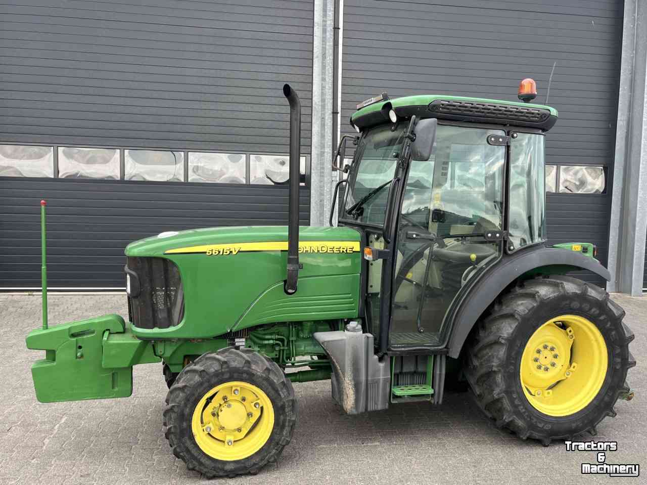 Tractor / Trekker John Deere 5615 v