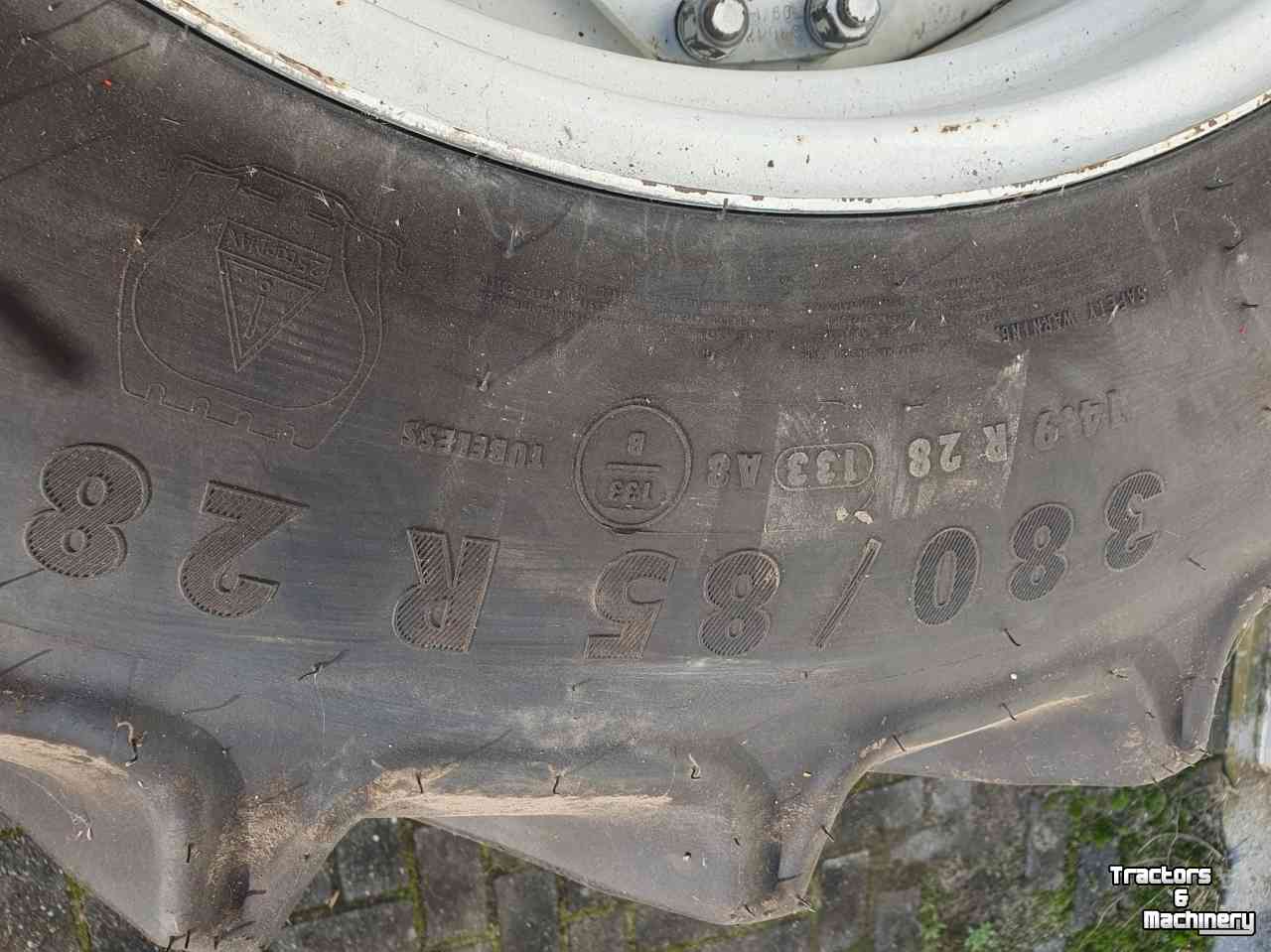 Wielen, Banden, Velgen & Afstandsringen Mitas 380/85R28