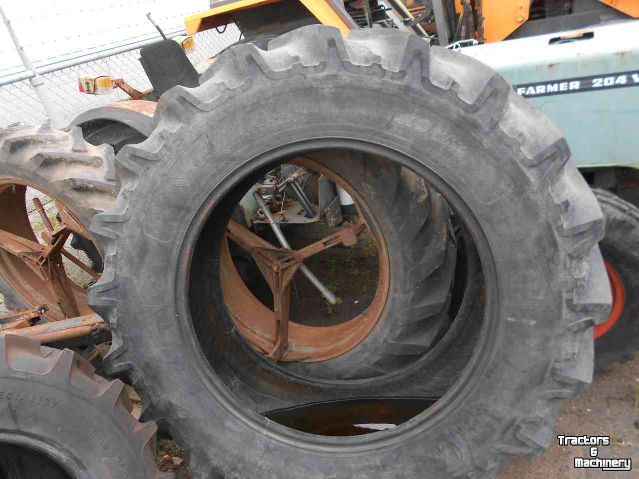 Wielen, Banden, Velgen & Afstandsringen Stomil 16.9r34
