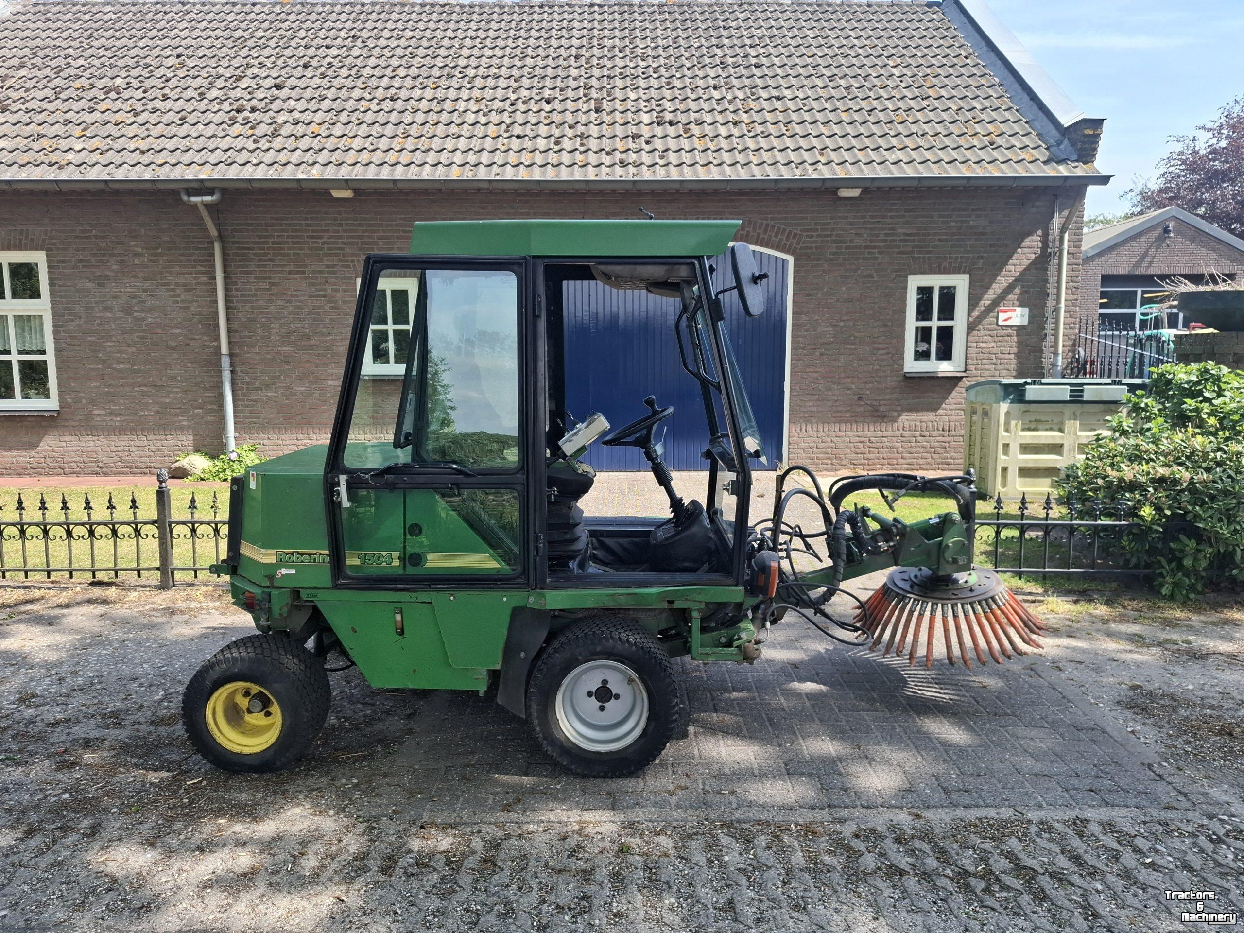 Werktuigendrager Roberine Werktuigendrager met onkruidborstel