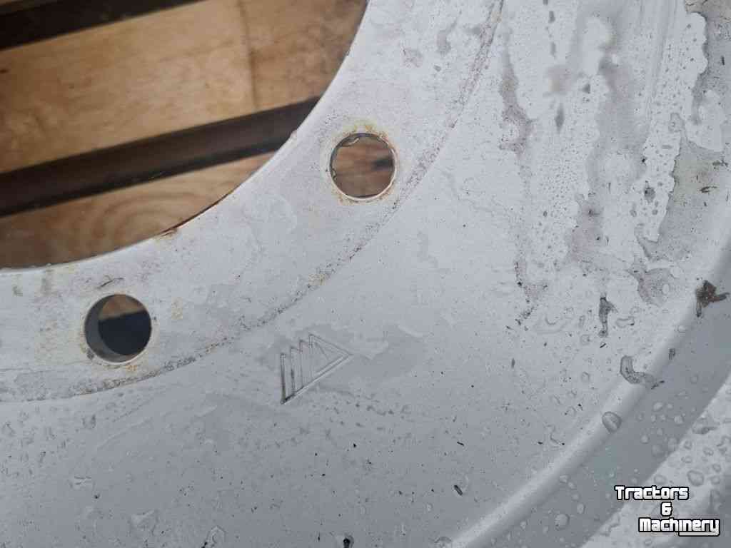 Wielen, Banden, Velgen & Afstandsringen Massey Ferguson Velgen 28X18 Inch