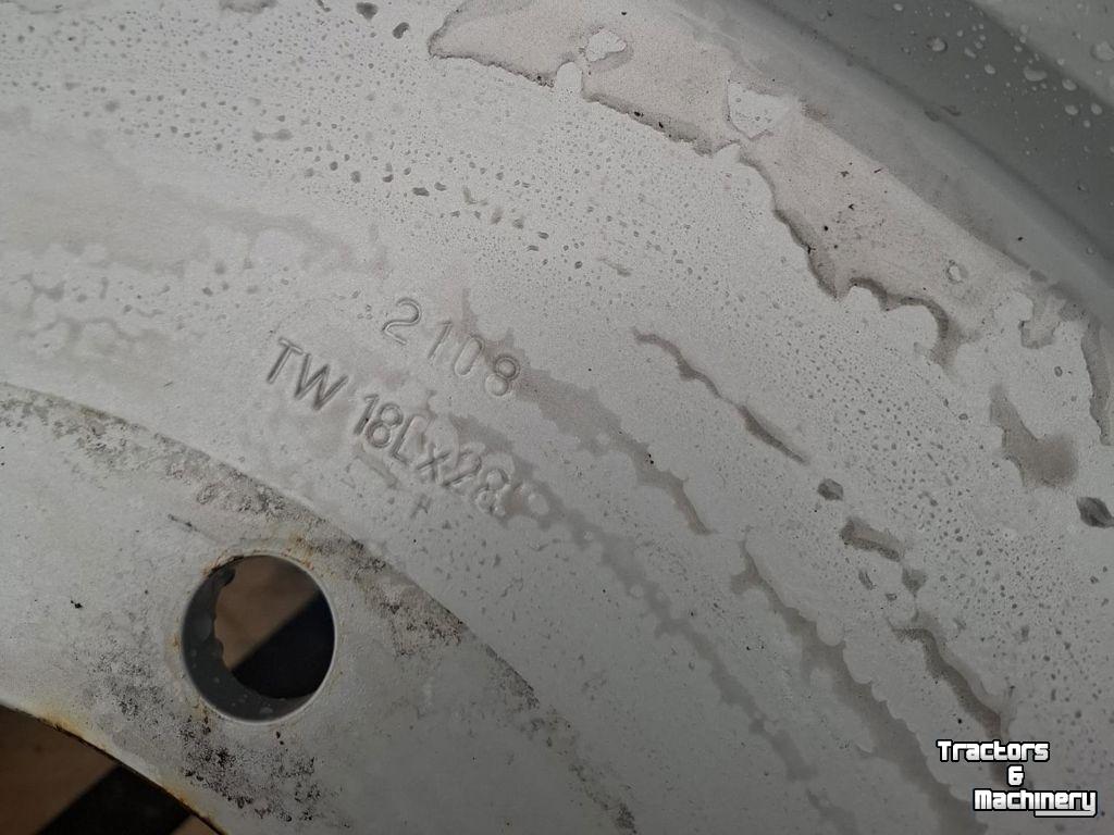 Wielen, Banden, Velgen & Afstandsringen Massey Ferguson VELGEN 28X18 INCH