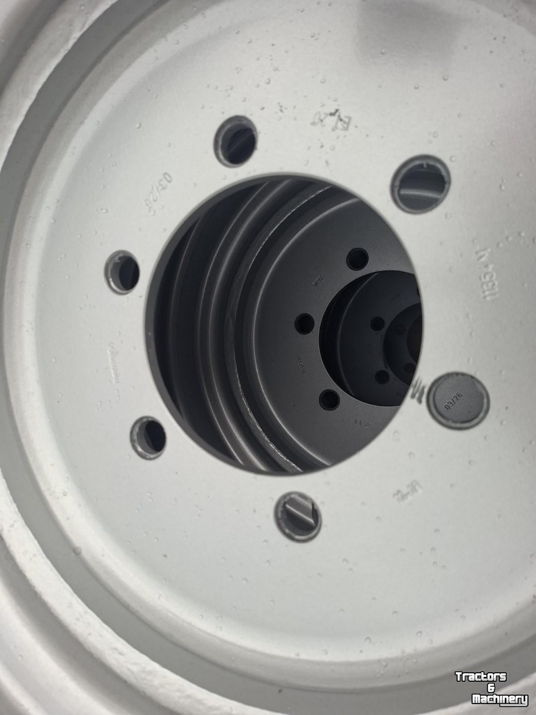 Wielen, Banden, Velgen & Afstandsringen BKT 365/70R18