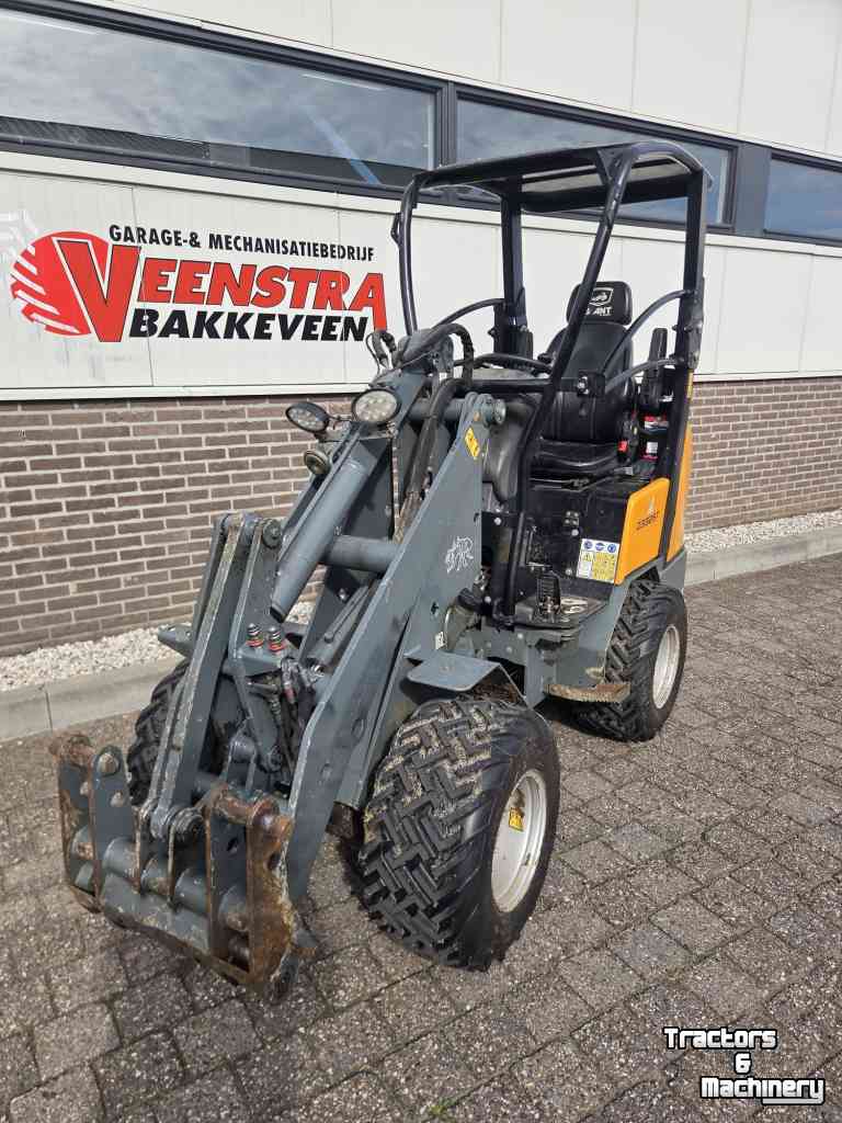 Shovel / Wiellader / Kniklader Giant D332ST