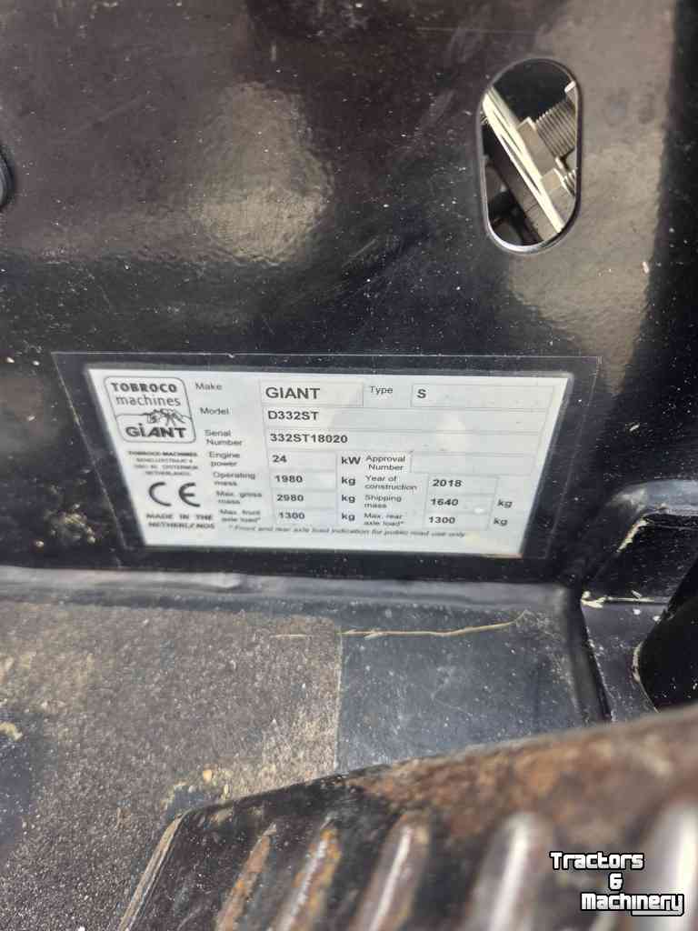 Shovel / Wiellader / Kniklader Giant D332ST