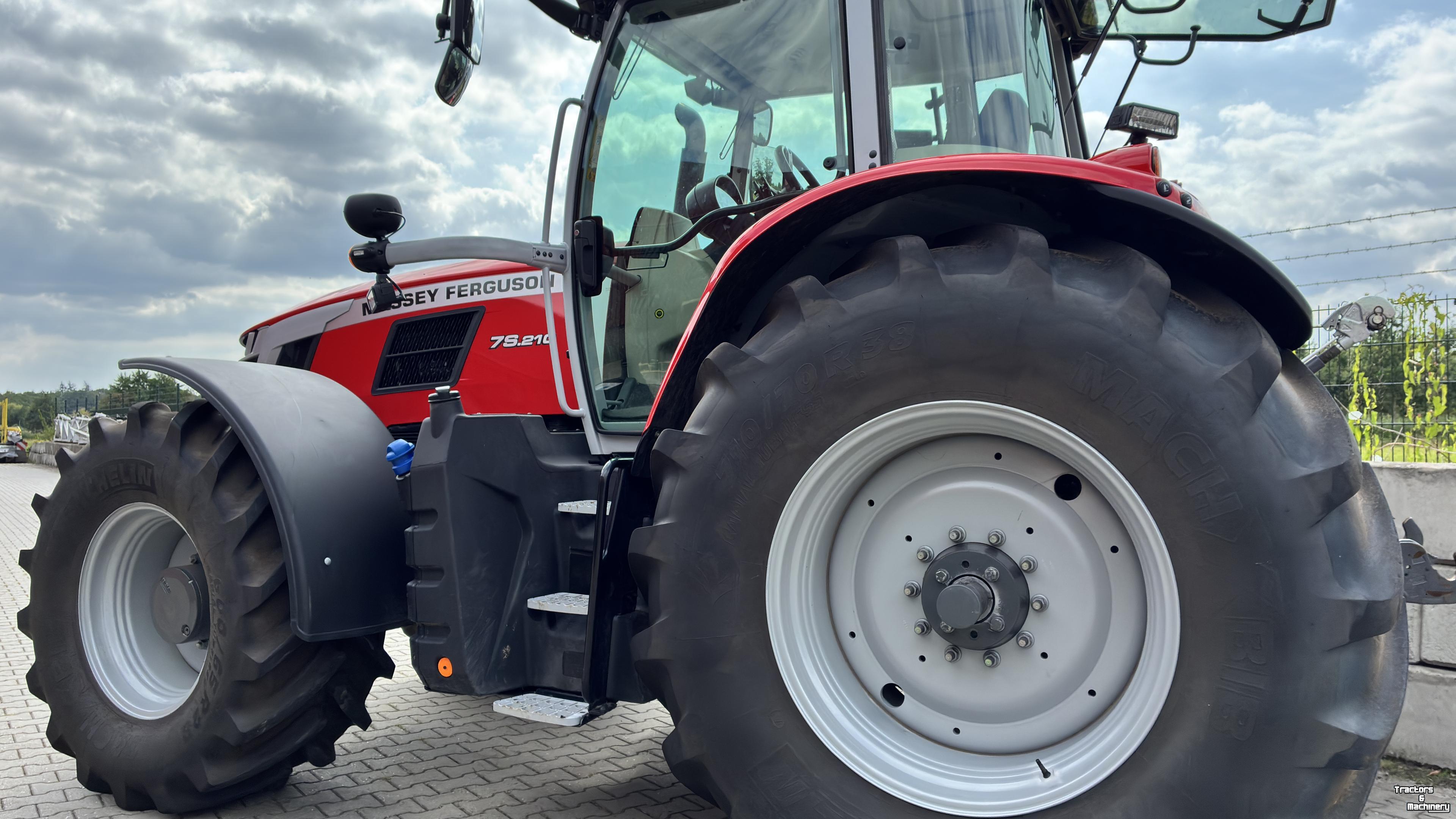 Tractor / Trekker Massey Ferguson 7S.210 Dyna-VT Exclusive