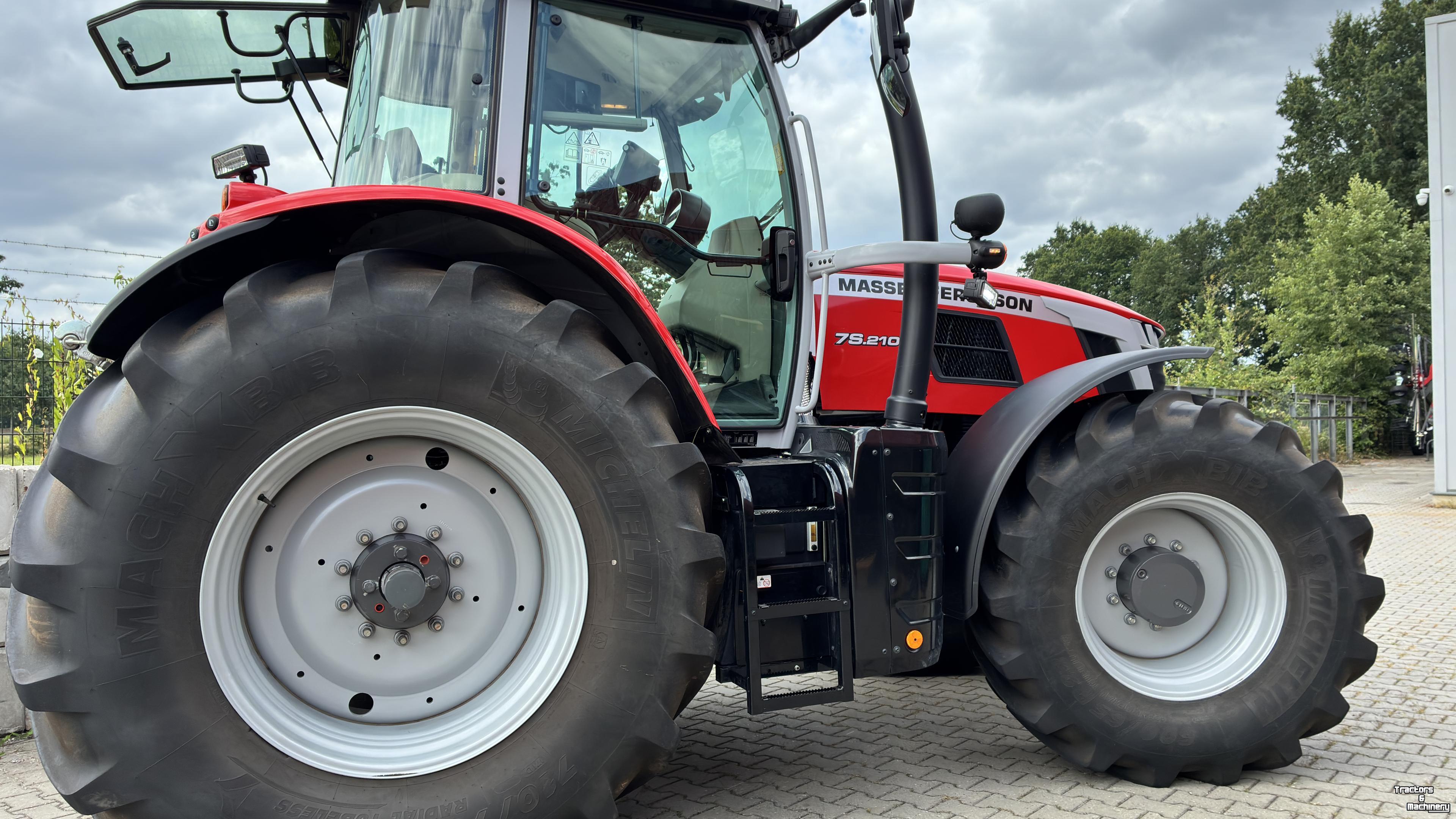 Tractor / Trekker Massey Ferguson 7S.210 Dyna-VT Exclusive