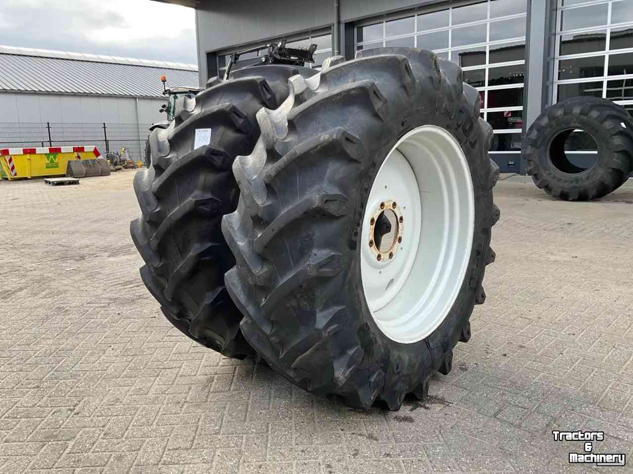 Wielen, Banden, Velgen & Afstandsringen Pirelli 520/70 R38 banden op velg