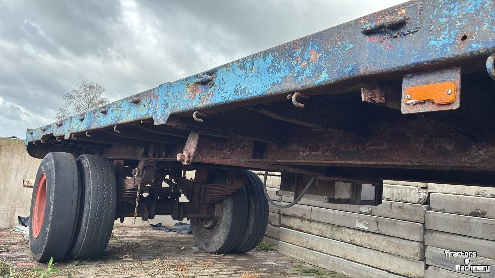 Vierwielige wagen / Landbouwwagen  Aanhanger 8 Meter lang