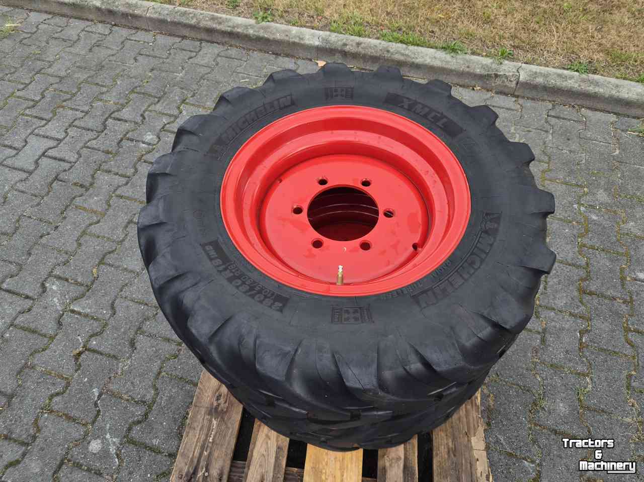 Wielen, Banden, Velgen & Afstandsringen Michelin 280/80R18, Fendt 200 smalspoor