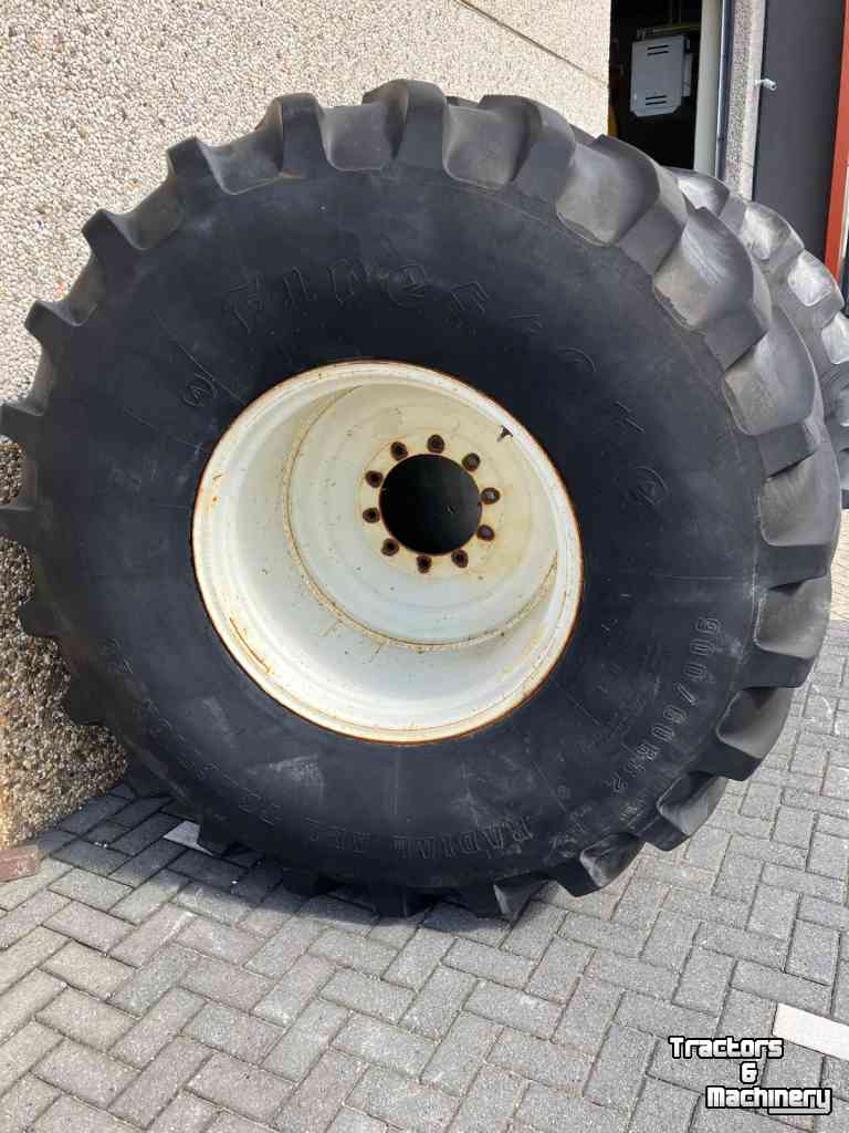 Wielen, Banden, Velgen & Afstandsringen Firestone Set ALL TRACTION 23 Nok 40mm  900/60R32 compleet op Velg aansluiting 280/335/10gaats