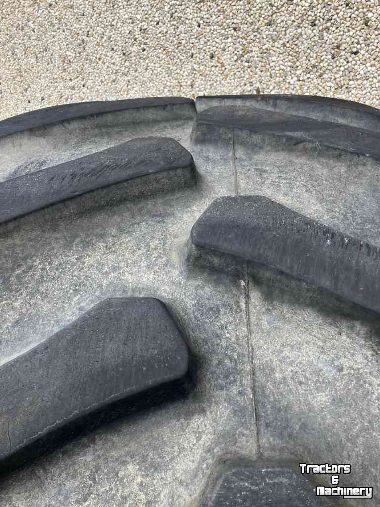 Wielen, Banden, Velgen & Afstandsringen Firestone Set ALL TRACTION 23 Nok 40mm  900/60R32 compleet op Velg aansluiting 280/335/10gaats