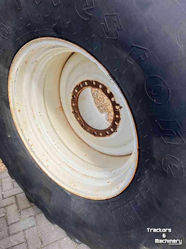 Wielen, Banden, Velgen & Afstandsringen Firestone Set ALL TRACTION 23 Nok 40mm  900/60R32 compleet op Velg aansluiting 280/335/10gaats
