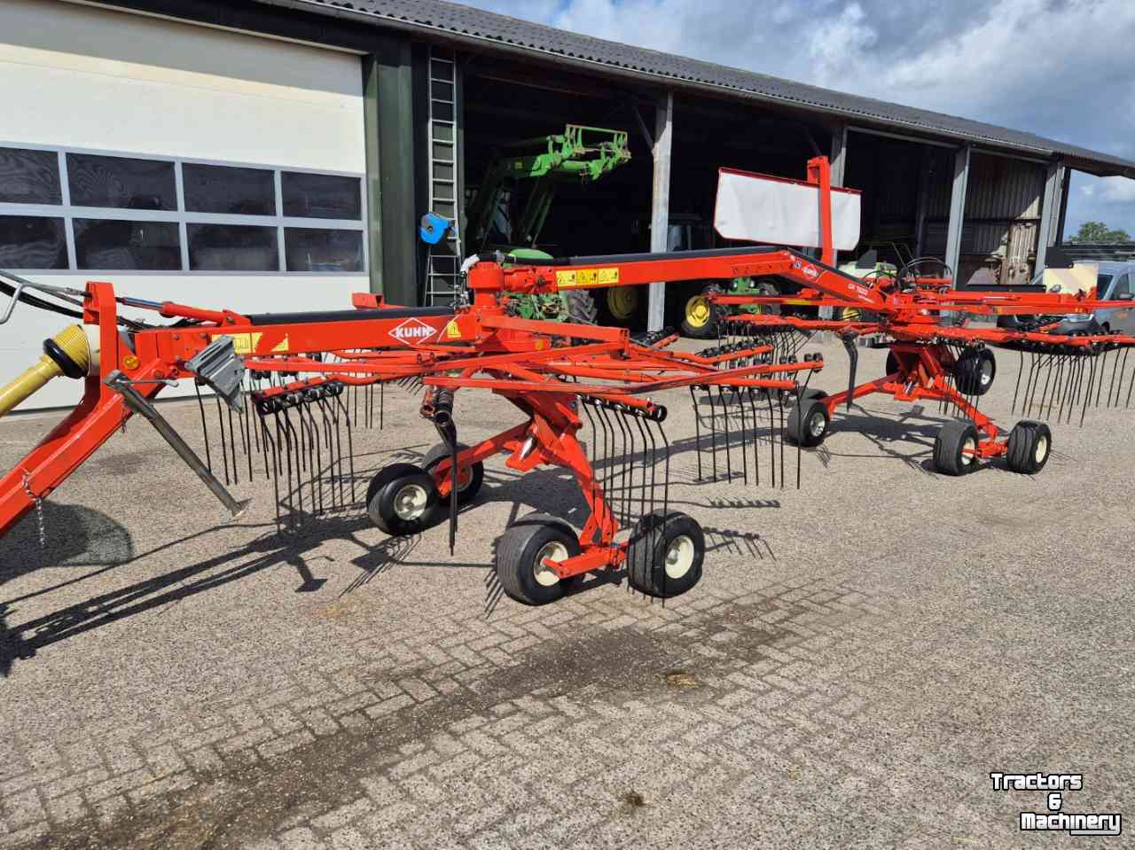 Rugger / Hark / Zwadhark Kuhn GA7922 treintje zijafleg hark