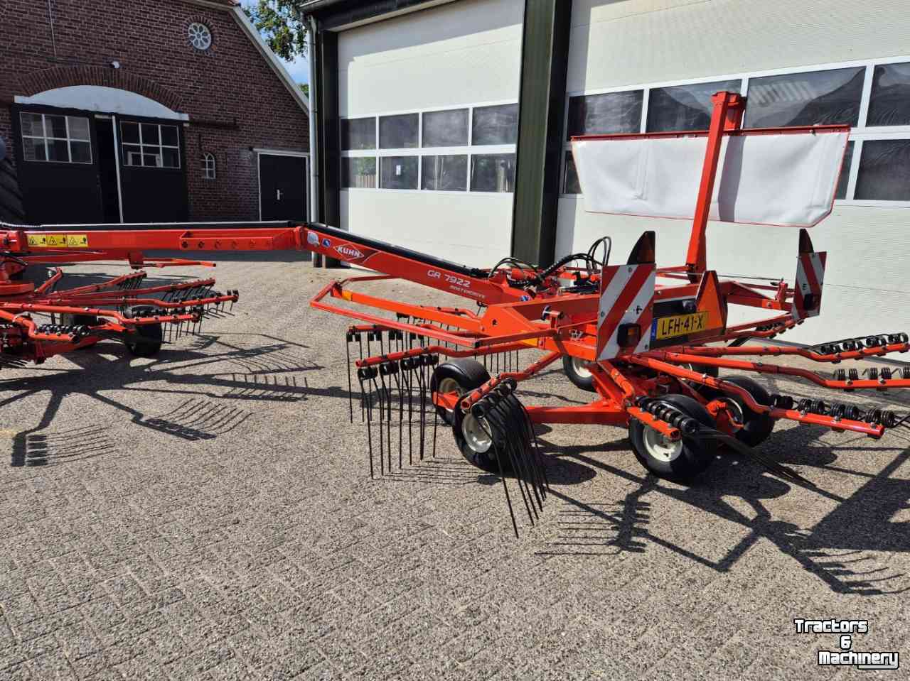 Rugger / Hark / Zwadhark Kuhn GA7922 treintje zijafleg hark