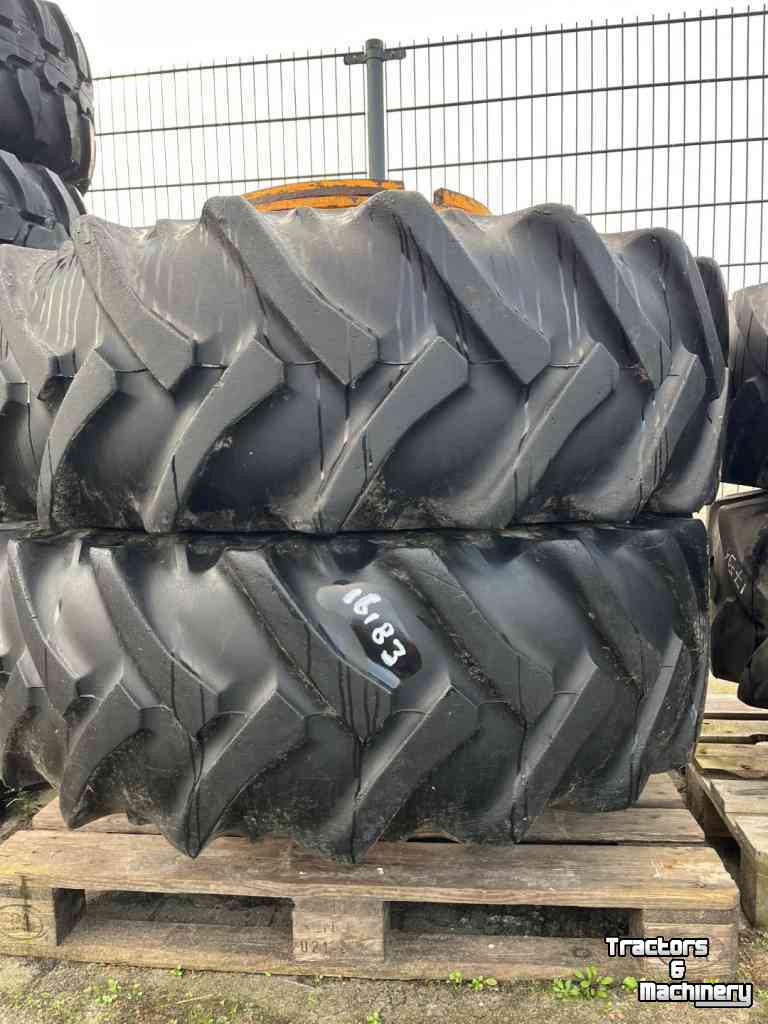 Wielen, Banden, Velgen & Afstandsringen  16.9R28 naast 20.5R25