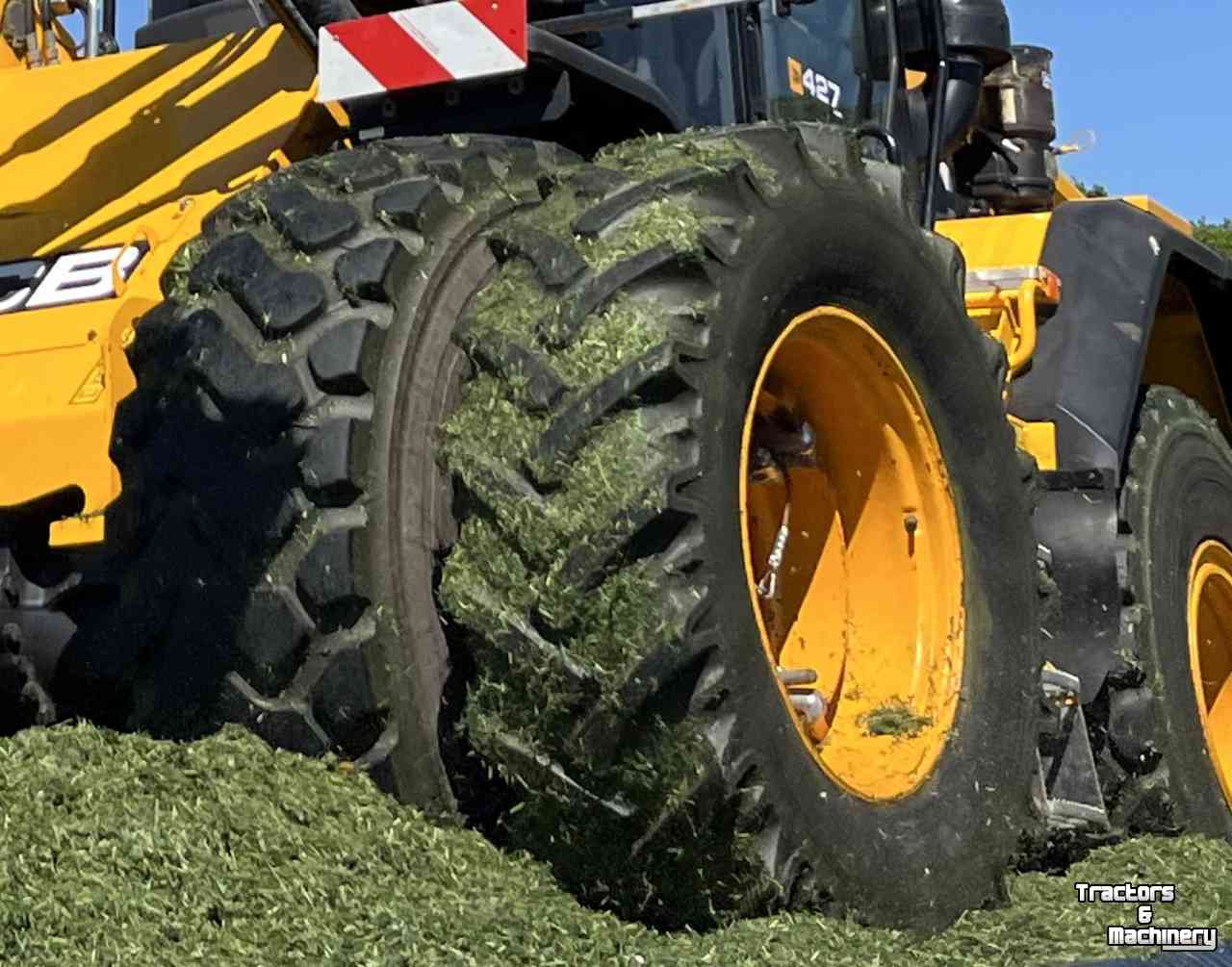 Wielen, Banden, Velgen & Afstandsringen  16.9R28 naast 20.5R25
