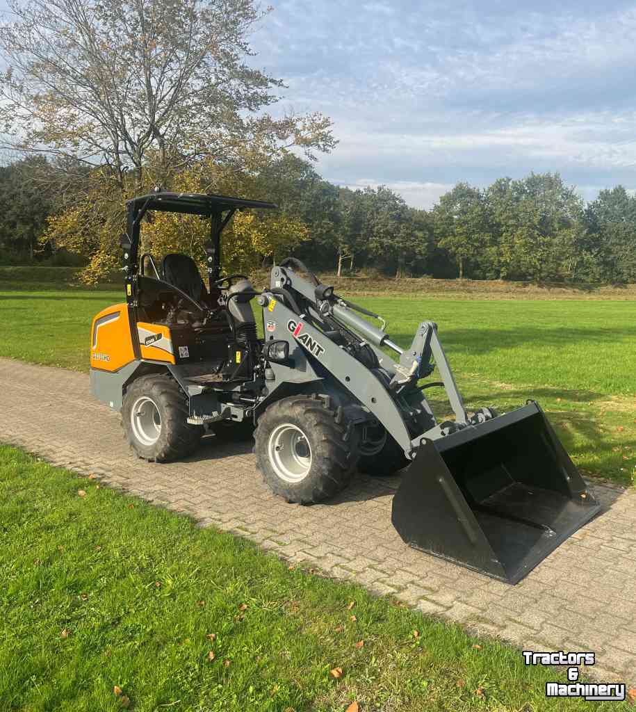 Shovel / Wiellader / Kniklader Giant 2700 HD