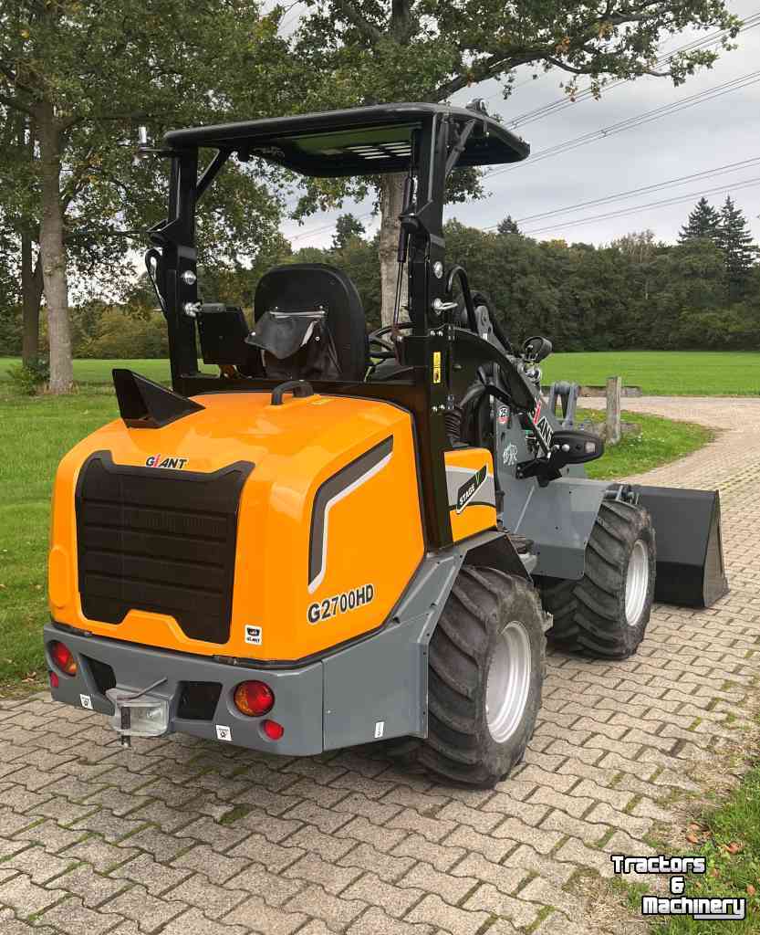 Shovel / Wiellader / Kniklader Giant 2700 HD