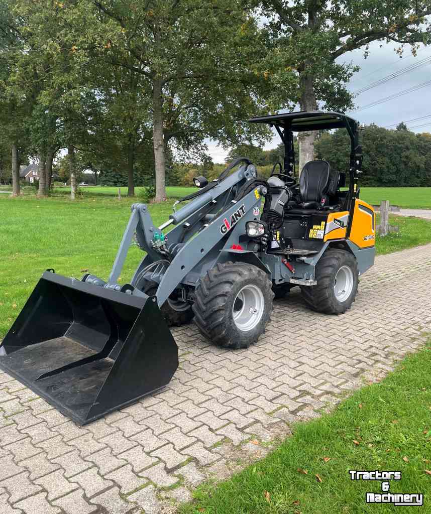 Shovel / Wiellader / Kniklader Giant 2700 HD