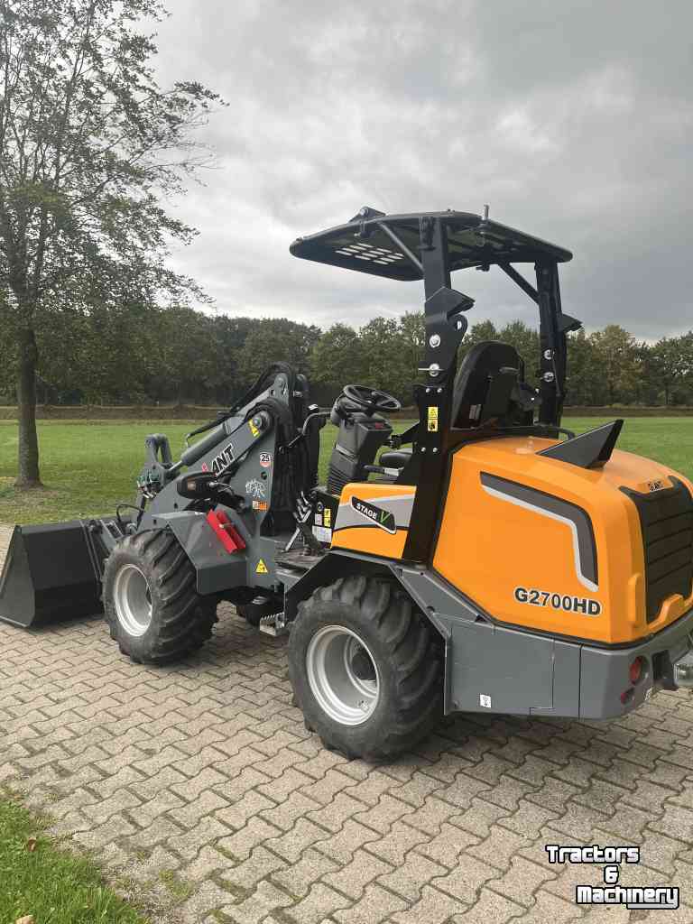 Shovel / Wiellader / Kniklader Giant 2700 HD