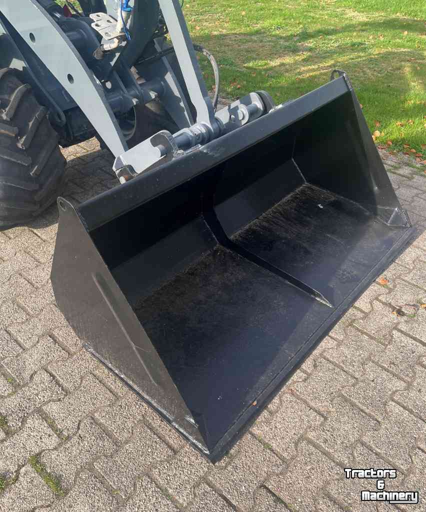 Shovel / Wiellader / Kniklader Giant 2700 HD