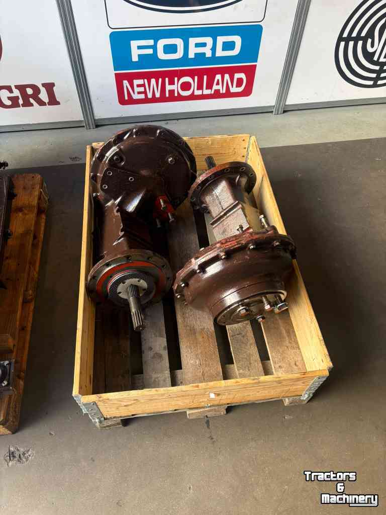 Gebruikte onderdelen van tractoren Fiat 70-66 transmissie en achterassen