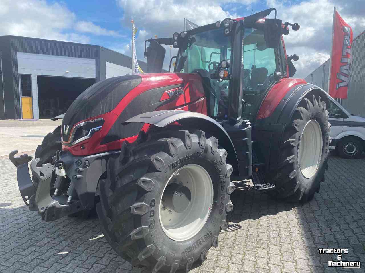 Traktoren Valtra T215A