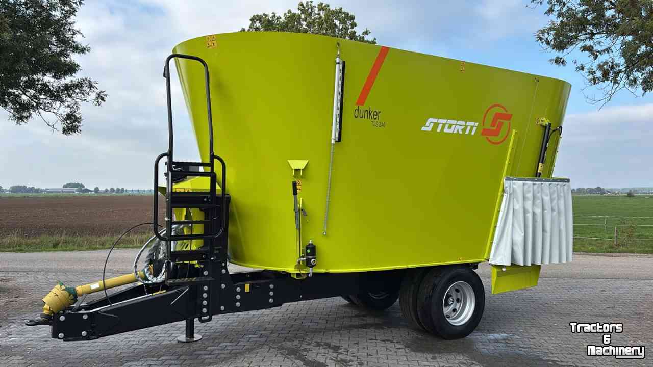 Voermengwagen Storti T2S 240 voermengwagen
