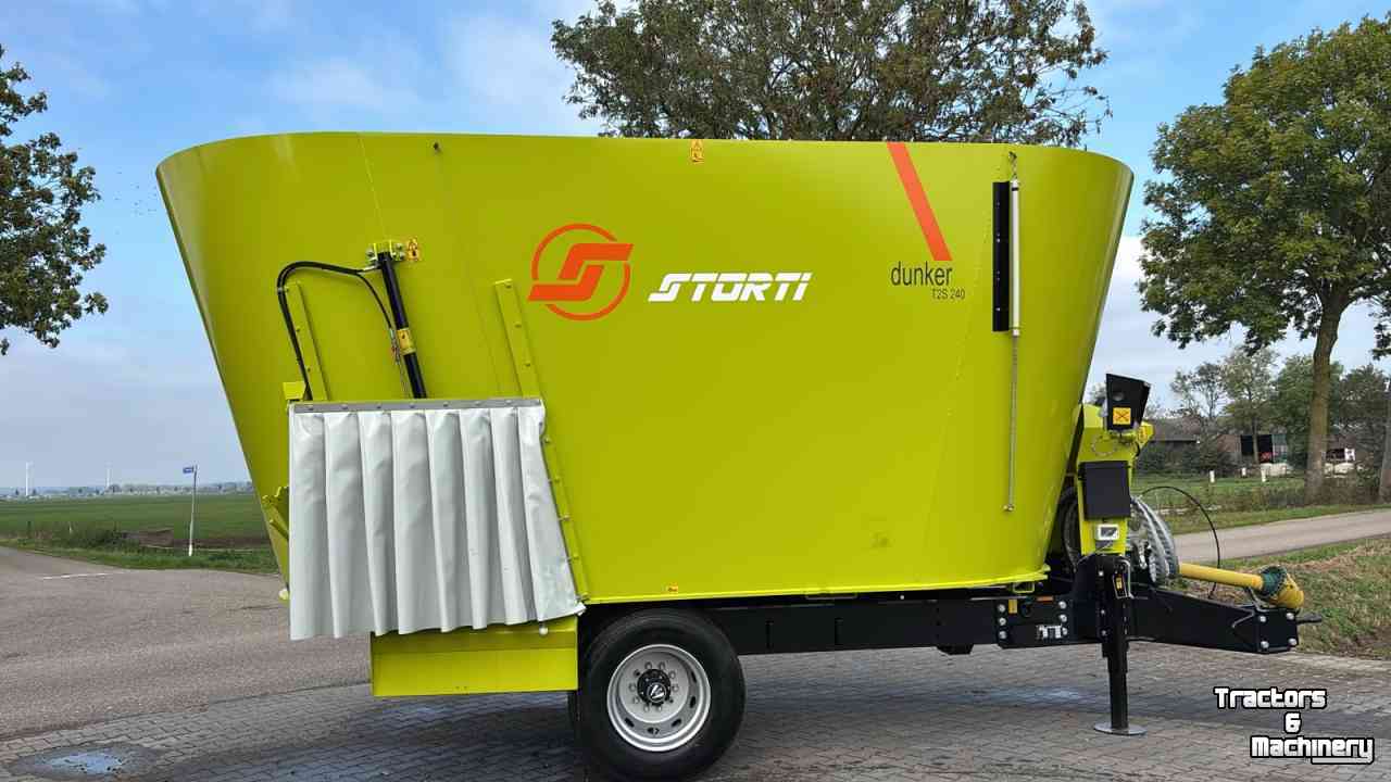 Voermengwagen Storti T2S 240 voermengwagen