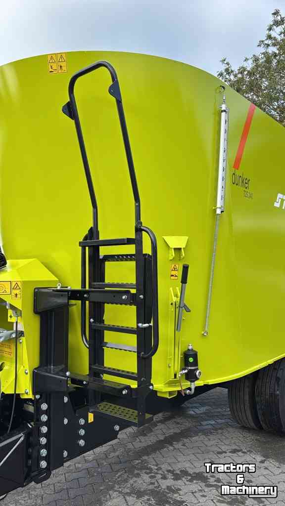 Voermengwagen Storti T2S 240 voermengwagen