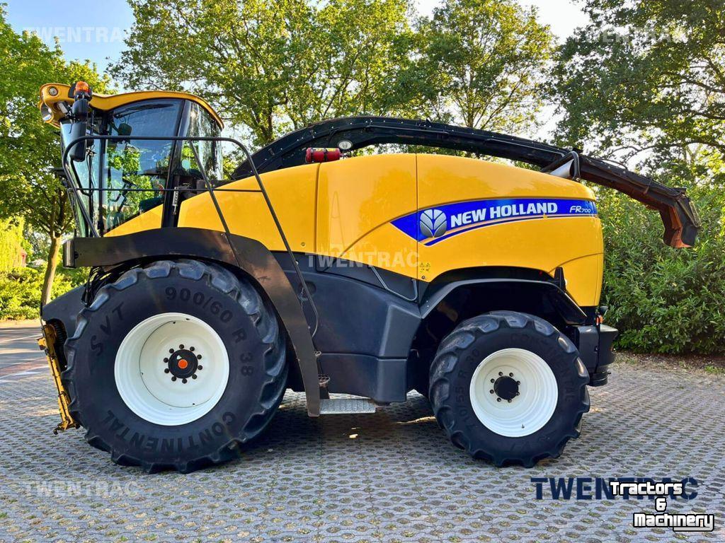 Veldhakselaar New Holland FR 700 hakselaar