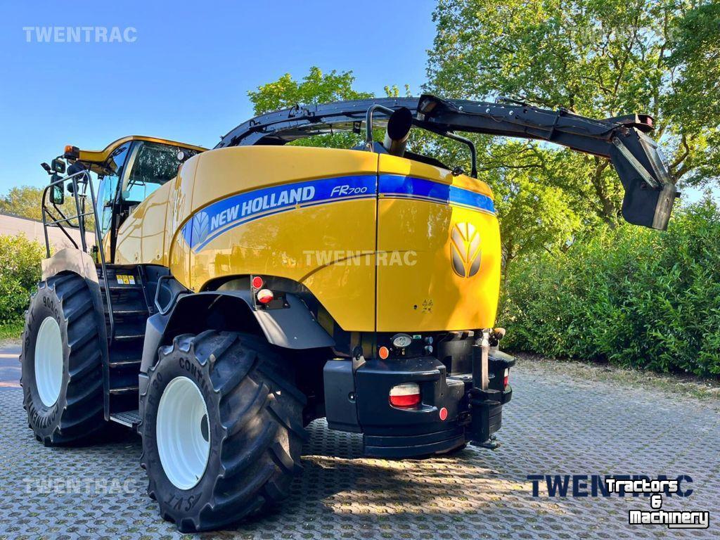 Veldhakselaar New Holland FR 700 hakselaar