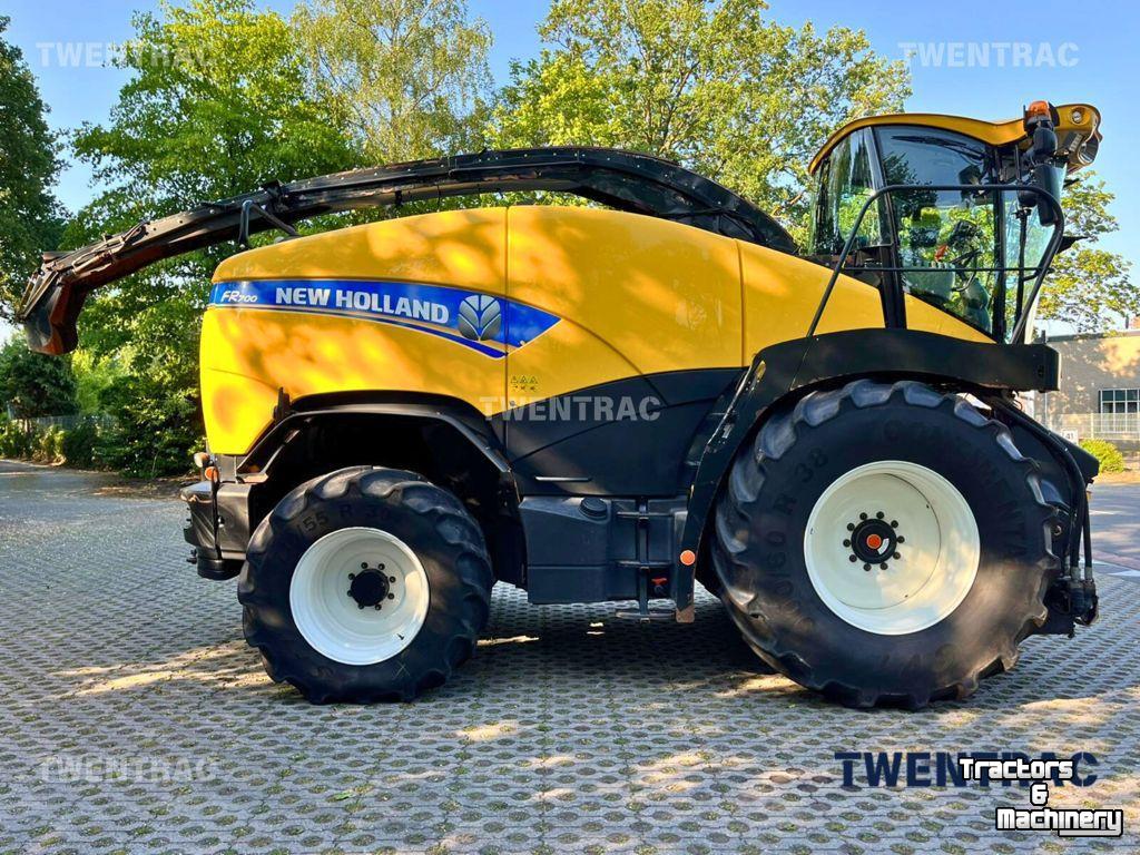 Veldhakselaar New Holland FR 700 hakselaar