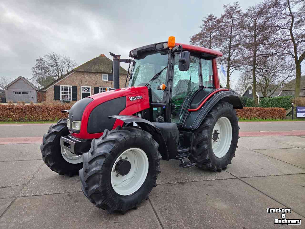 Tractor / Trekker Valtra N82