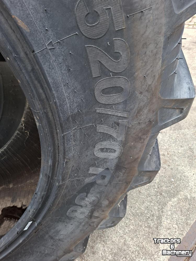 Wielen, Banden, Velgen & Afstandsringen Taurus 520/70R38