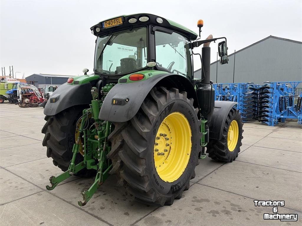 Tractor / Trekker John Deere 6215R