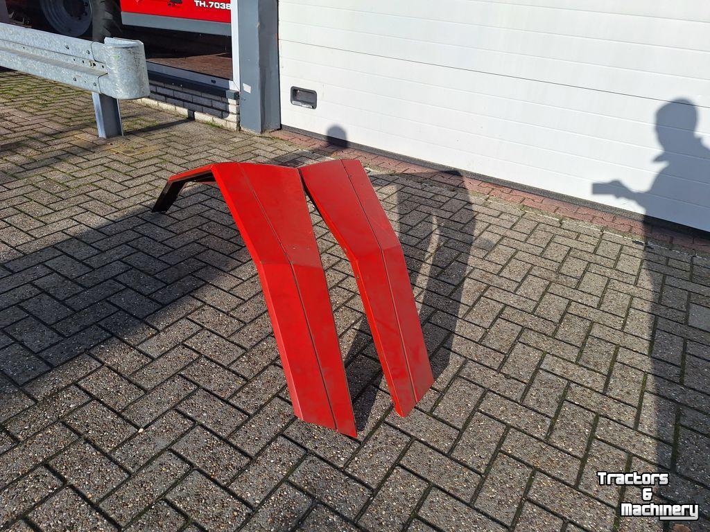 Diverse gebruikte onderdelen Massey Ferguson SPATBORDEN MF 3000-SERIE