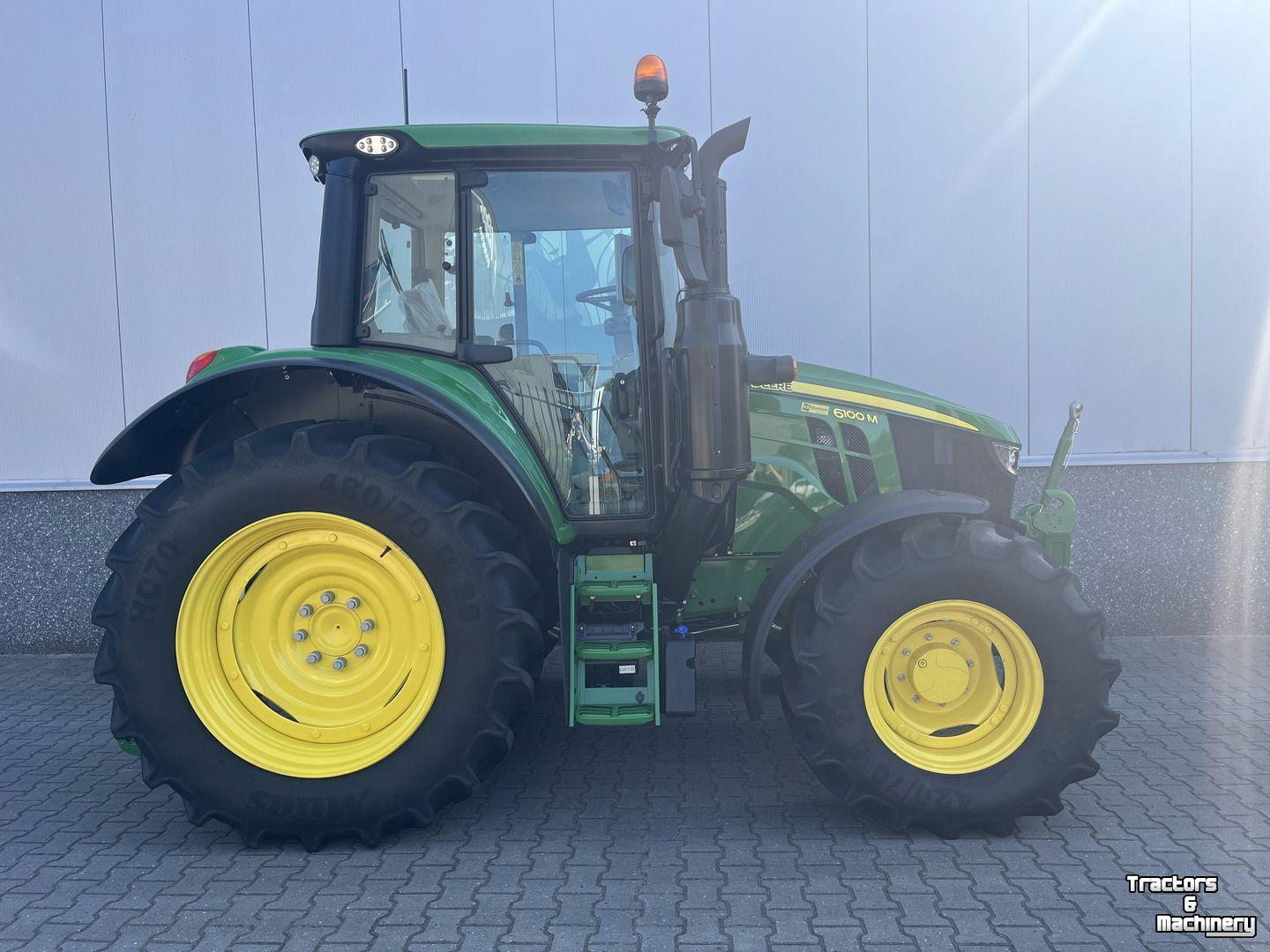 Tractor / Trekker John Deere 6100M