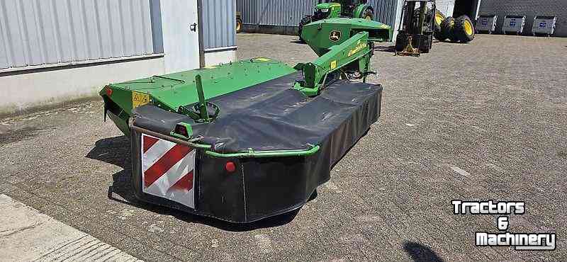 Maaier John Deere 331