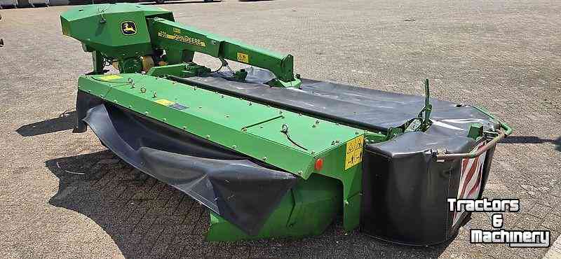 Maaier John Deere 331