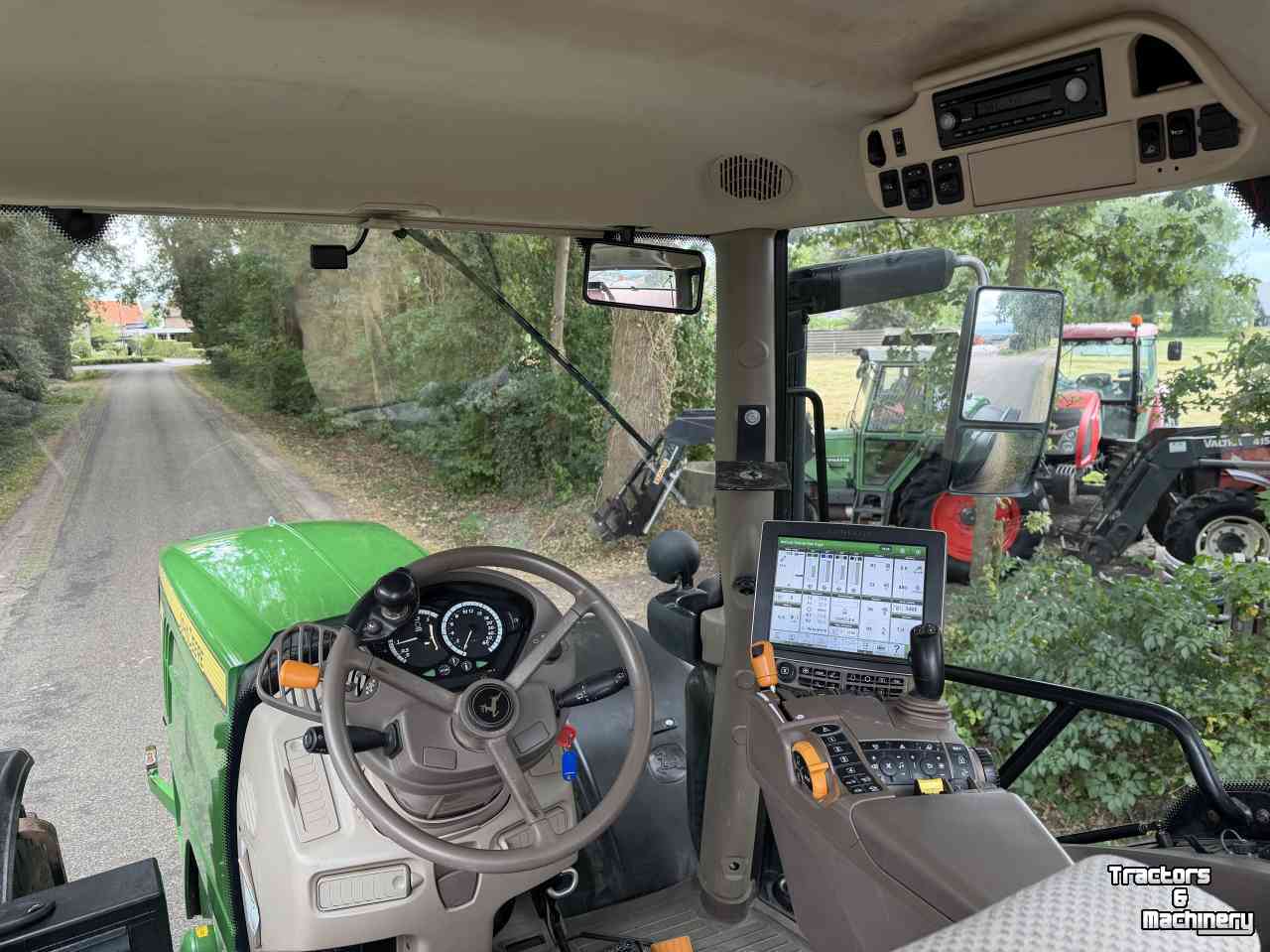 Tractor / Trekker John Deere 6215R