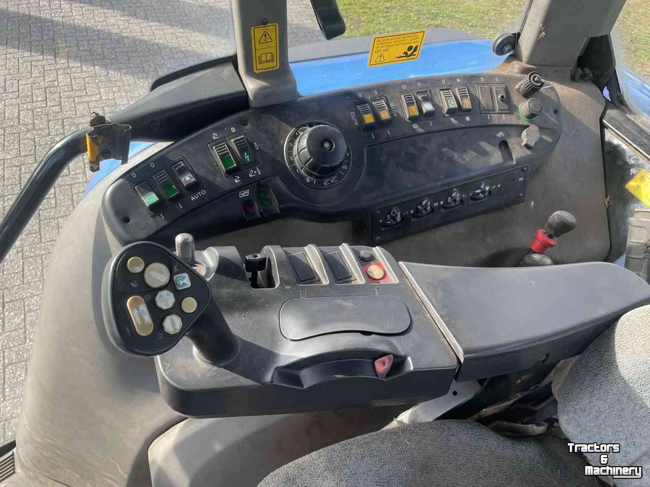 Tractor / Trekker New Holland TVT 190 SISU 6 CIL.TURBO AIRCO FR.H.+FR.PTO