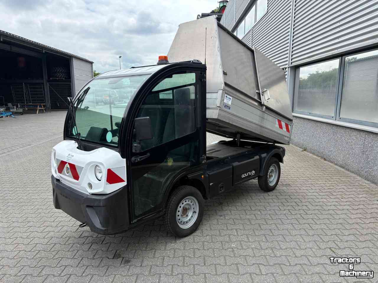 Overige tuin- en parkmachines en toebehoren Goupil G4 elektrische wagen met afval container