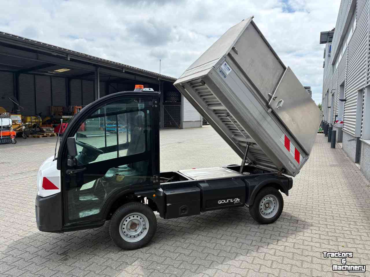 Overige tuin- en parkmachines en toebehoren Goupil G4 elektrische wagen met afval container