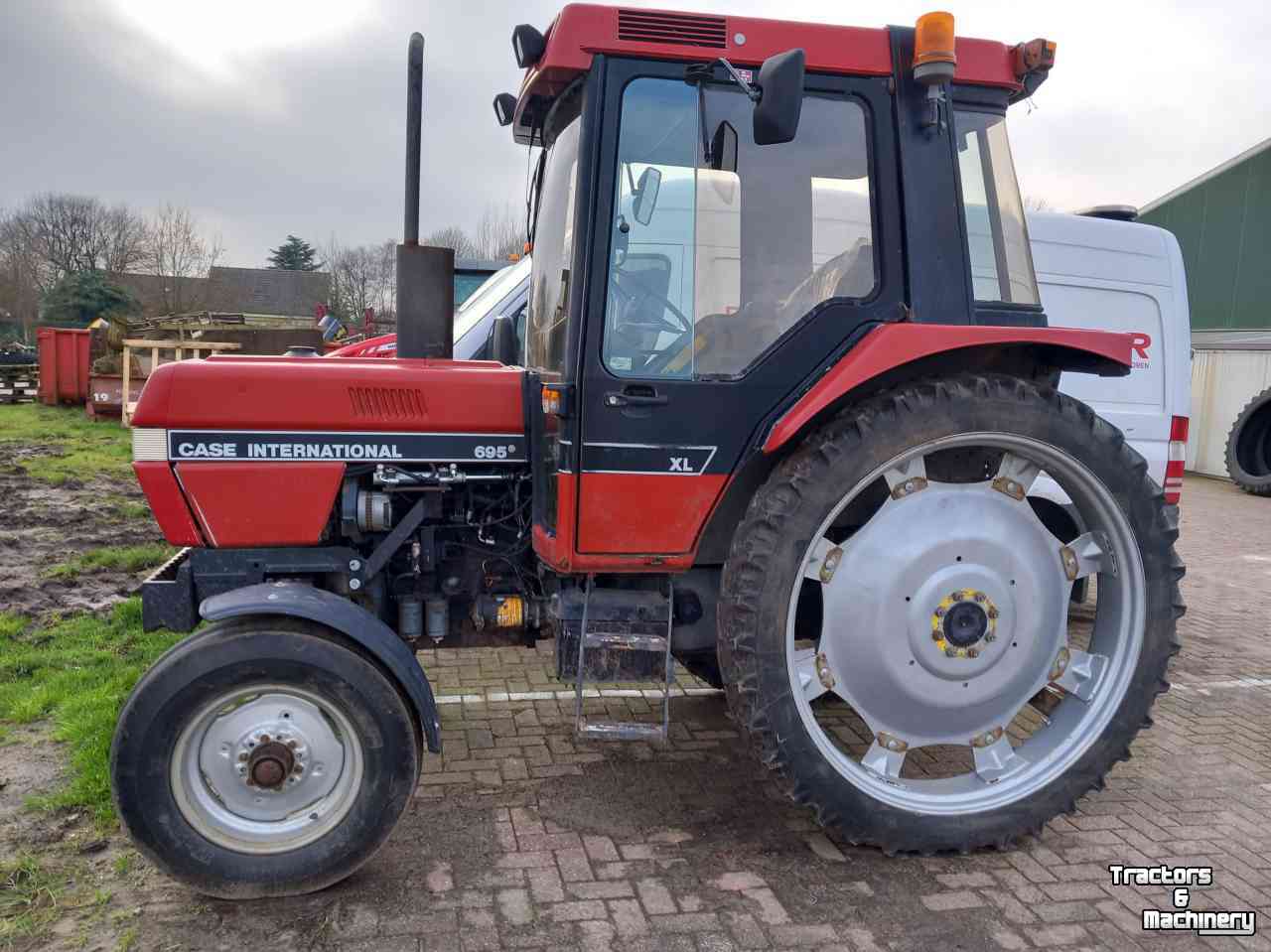 Traktoren Case-IH 695 2 WD