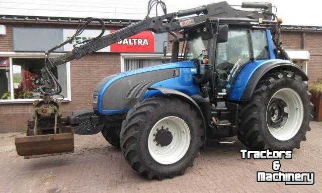 Traktoren Valtra T202 Direct met FMV 490 kraan