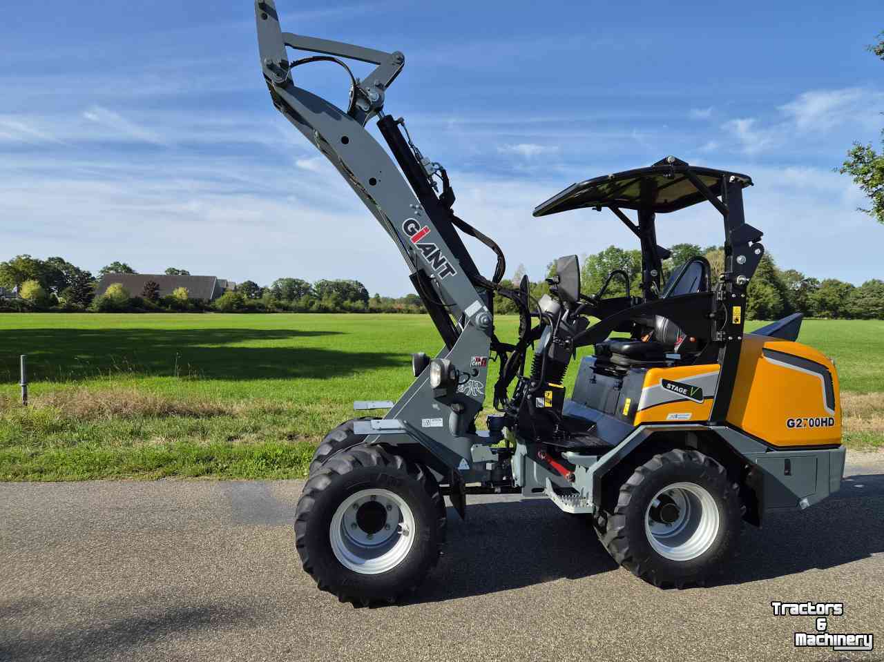 Shovel / Wiellader / Kniklader Giant G 2700 HD