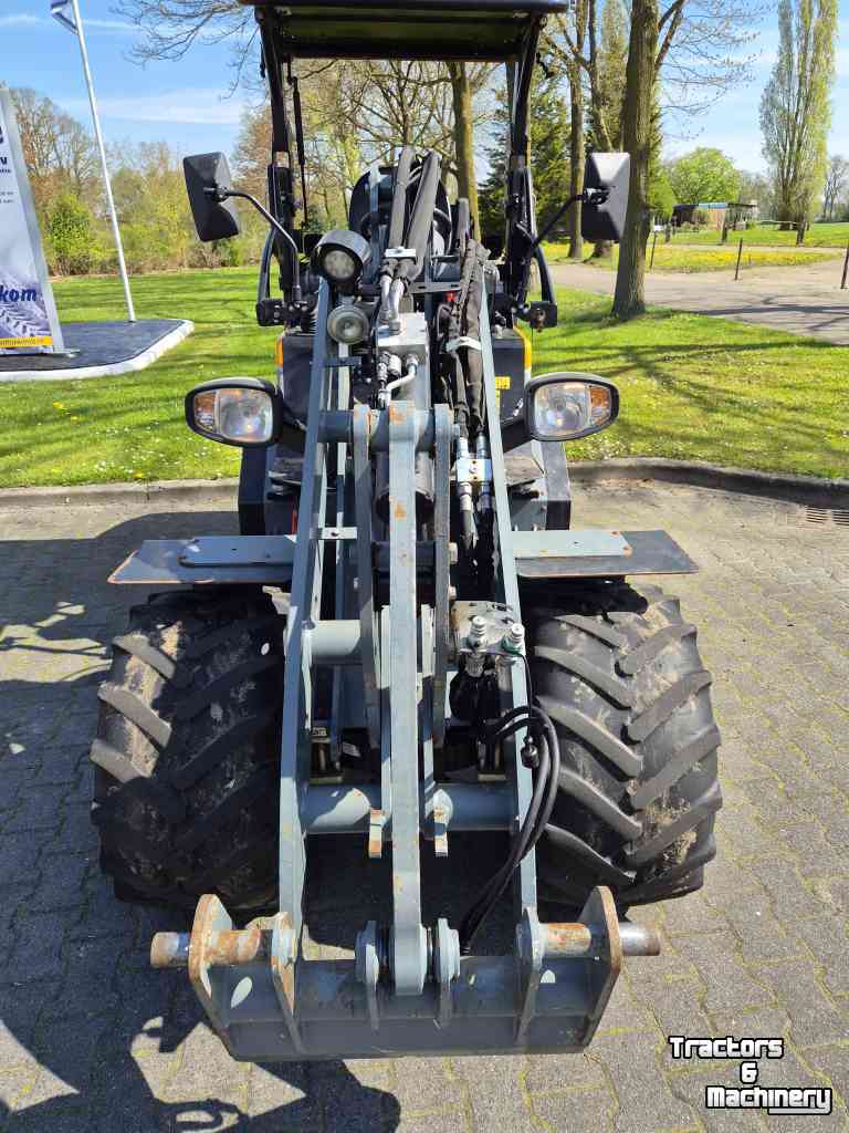 Shovel / Wiellader / Kniklader Giant G 2700 HD