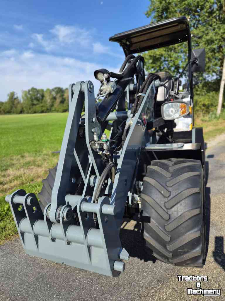 Shovel / Wiellader / Kniklader Giant G 2700 HD
